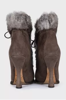 Suede ankle boots with fur trim