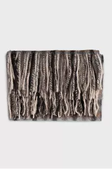 Long pile scarf with a plaid print