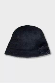 Black hat with removable decoration