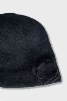 Black hat with removable decoration