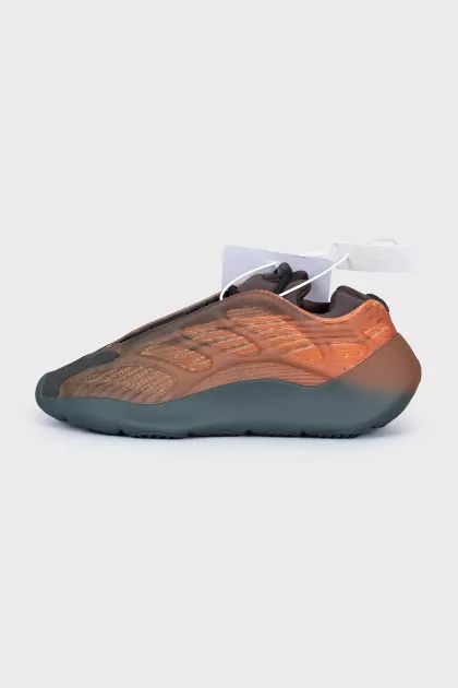 Кросівки 700 V3 з биркою