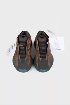 700 V3 sneakers with tag