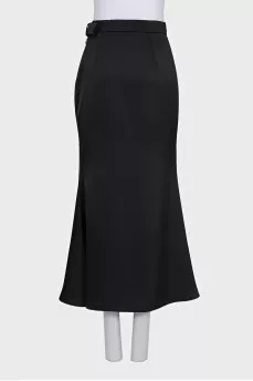 Black skirt with a belt