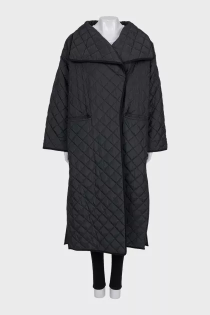 Quilted coat with a wide collar