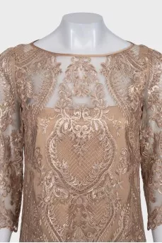 A straight-cut dress decorated with sequins
