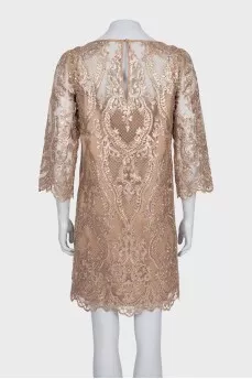 A straight-cut dress decorated with sequins