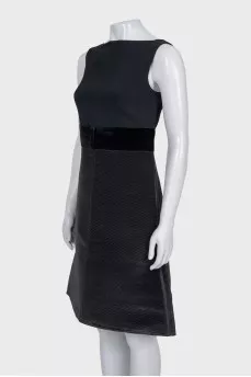 Fitted black dress with a zipper