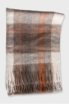 Checkered scarf decorated with fringe