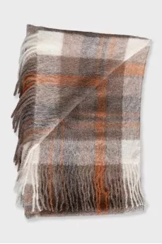 Checkered scarf decorated with fringe