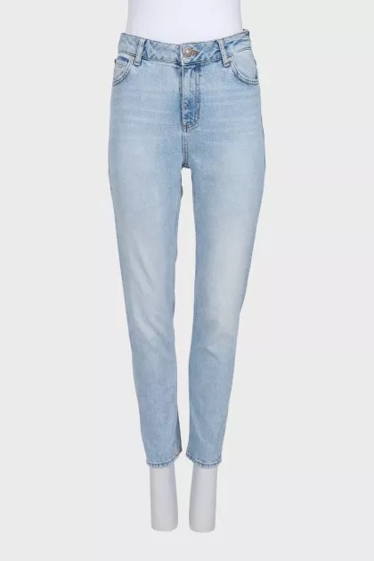 Light blue jeans with a tapered fit and a button fly