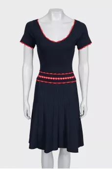 Fitted dress with contrasting trim