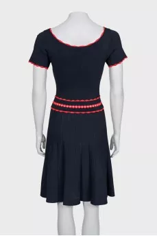 Fitted dress with contrasting trim