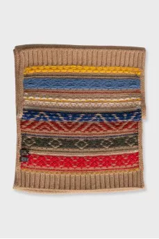 Cashmere scarf with a pattern and tag