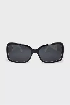 Sunglasses with accent temples