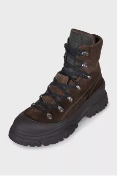 Suede boots with a decorated tongue