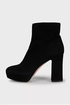 Suede ankle boots with a stable heel