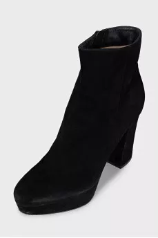 Suede ankle boots with a stable heel