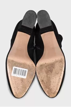 Suede ankle boots with a stable heel