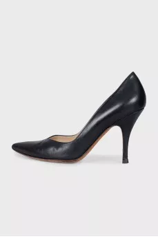 Black leather pumps