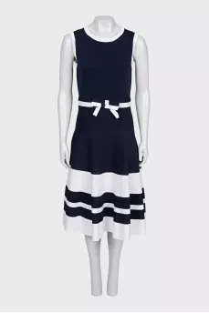 Two-tone dress decorated with a bow