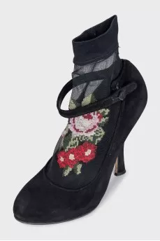 Suede high heel shoes decorated with embroidery