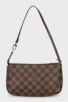 Canvas bag with a zip closure in the signature print