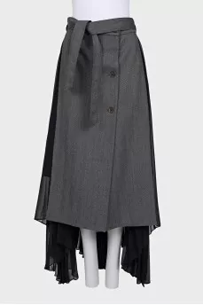 Button-down skirt with an asymmetrical hem