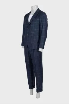 Men's suit in a large check pattern