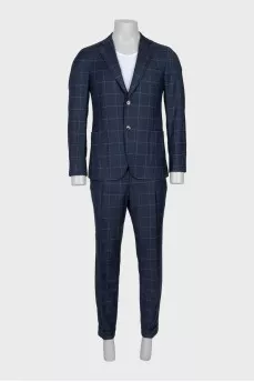 Men's suit in a large check pattern