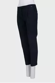 Black trousers with roll-ups