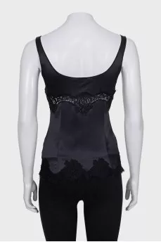 Fitted top decorated with lace