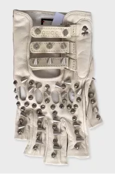 Leather mittens decorated with metal studs
