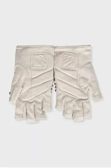 Leather mittens decorated with metal studs