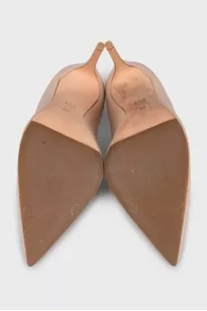 Pointed-toe high heels