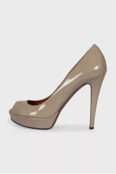 Patent leather grey shoes