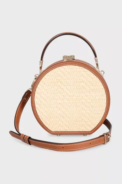 Round bag with straw insert