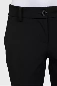 Black low-rise trousers with creases