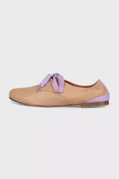 Leather brogues with contrast lacing