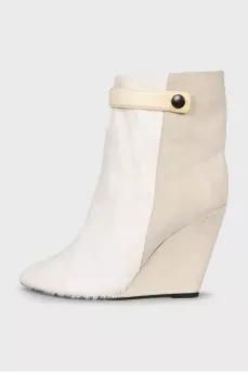 Suede ankle boots with a zipper and a wedge heel