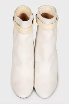 Suede ankle boots with a zipper and a wedge heel