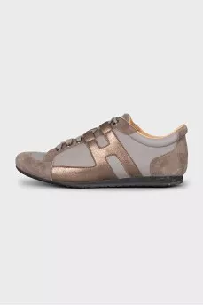 Sneakers with a leather logo insert