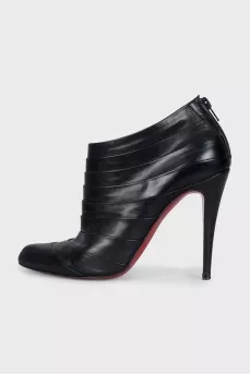 Black ankle boots with pleated leather