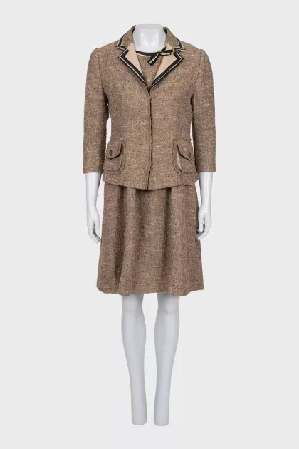 Fitted dress with a buttoned jacket