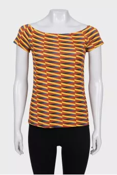 Fitted top with geometric print