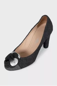 Gray shoes with a rose