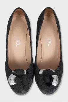 Gray shoes with a rose