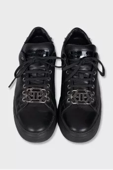Men's leather sneakers with a silver logo
