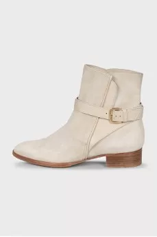 Suede boots with a leather belt