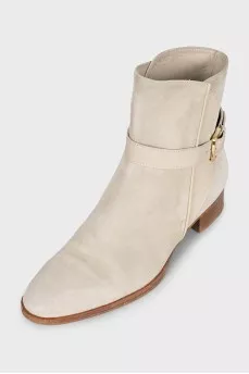 Suede boots with a leather belt