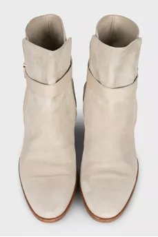 Suede boots with a leather belt